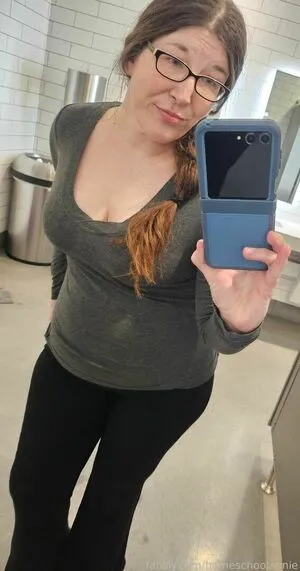 Homeschoolannie OnlyFans Leaked Free Thumbnail Picture - #6BaDOSAoxw