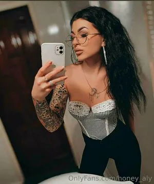 Honey Aly OnlyFans Leaked Free Thumbnail Picture - #wpRHOFkh7n