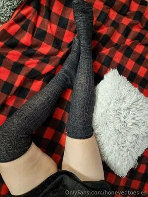 Honeyedtoesies OnlyFans Leaked Free Thumbnail Picture - #bydc0zrZrU