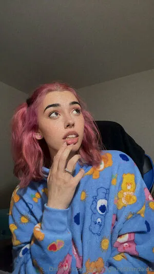Honeyglazedbandaids OnlyFans Leaked Free Thumbnail Picture - #ABlLGOLvrm