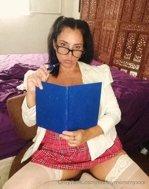 Honeymommyxxx OnlyFans Leaked Free Thumbnail Picture - #77APF4l8KL