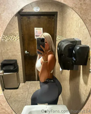 Honeyt14 OnlyFans Leaked Free Thumbnail Picture - #cnLeeeKAYf