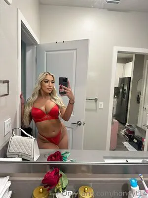 Honeyt14 OnlyFans Leaked Free Thumbnail Picture - #gephN41U03