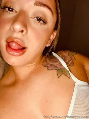 Honeyyybuns OnlyFans Leaked Free Thumbnail Picture - #2dBearQoa9
