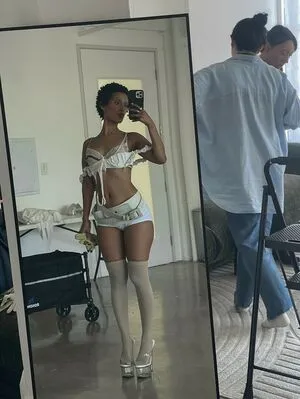 Honnete Bas OnlyFans Leaked Free Thumbnail Picture - #AnGHJyYFZz