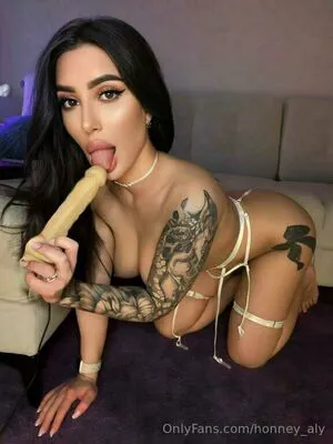 Honney Aly OnlyFans Leaked Free Thumbnail Picture - #1UOc31USse