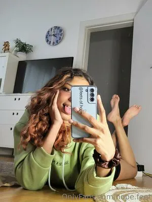 Hope Feet OnlyFans Leaked Free Thumbnail Picture - #mgtRioUk76