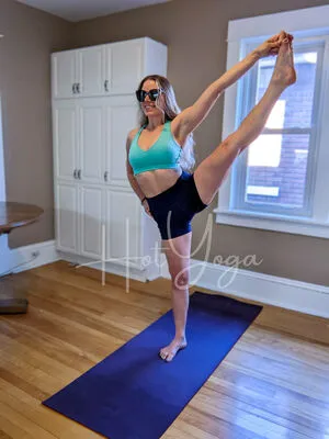 Hot Yoga OnlyFans Leaked Free Thumbnail Picture - #r4I7OLUojj