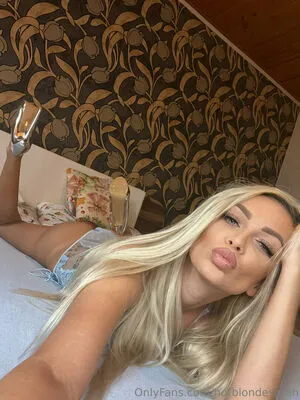 Hotblondesarah OnlyFans Leaked Free Thumbnail Picture - #sAoeSQ0z4B