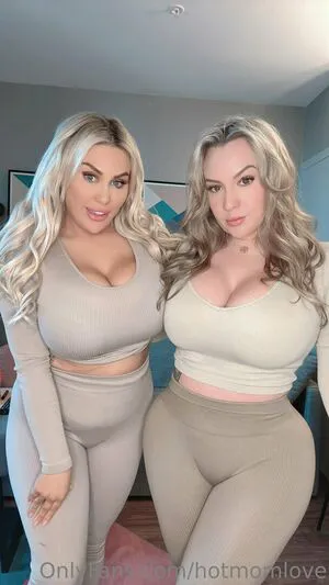 Hotmomlove OnlyFans Leaked Free Thumbnail Picture - #90WVuHlQe0