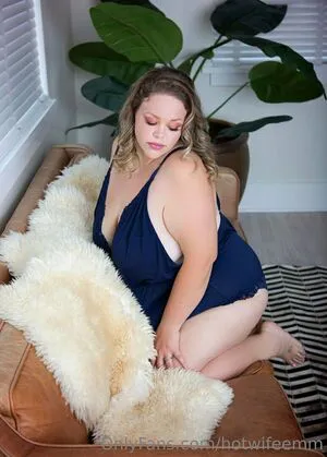 Hotwifeemm OnlyFans Leaked Free Thumbnail Picture - #KYC0BlK2nz