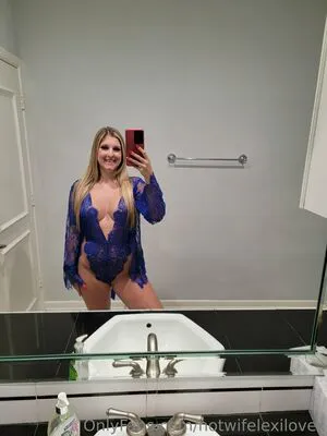 Hotwifelexilovex OnlyFans Leaked Free Thumbnail Picture - #8mSKF0EXjD