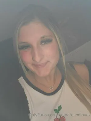 Hotwifelexilovex OnlyFans Leaked Free Thumbnail Picture - #A2SH8x5pz4
