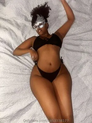 Hourglassebony23 OnlyFans Leaked Free Thumbnail Picture - #3IkZToKqXT