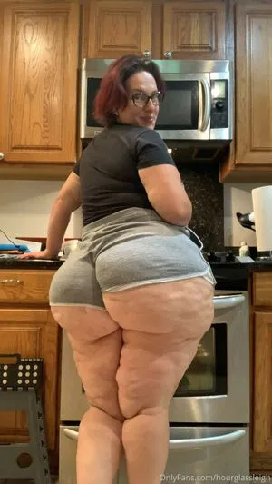 Hourglassleigh OnlyFans Leaked Free Thumbnail Picture - #DIR75JmEpP