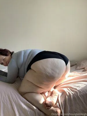 Hourglassleigh OnlyFans Leaked Free Thumbnail Picture - #cvMyqCosEa