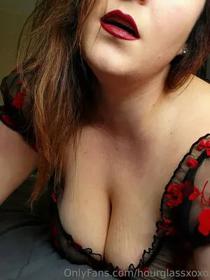 Hourglassxoxo OnlyFans Leaked Free Thumbnail Picture - #9gr5HUTYg1