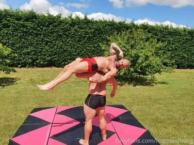 Hugeandhung OnlyFans Leaked Free Thumbnail Picture - #4M2Rx1qLRl