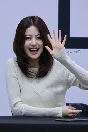 Huh Yunjin OnlyFans Leaked Free Thumbnail Picture - #00MzUZCwSt