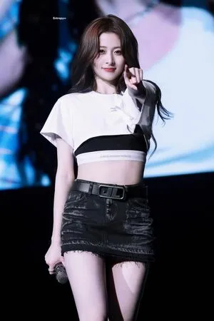 Huh Yunjin OnlyFans Leaked Free Thumbnail Picture - #49aXBU9qHH
