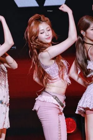 Huh Yunjin OnlyFans Leaked Free Thumbnail Picture - #64wkjt3MR8