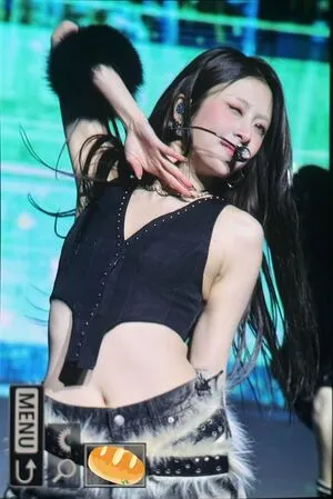 Huh Yunjin OnlyFans Leaked Free Thumbnail Picture - #6CLpbRBAqz