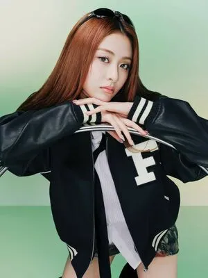 Huh Yunjin OnlyFans Leaked Free Thumbnail Picture - #7ONlDv4BBD