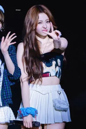 Huh Yunjin OnlyFans Leaked Free Thumbnail Picture - #7VhCwslcpV