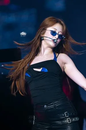 Huh Yunjin OnlyFans Leaked Free Thumbnail Picture - #7qwp0MbdO0