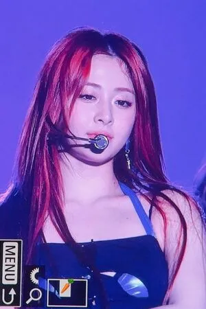 Huh Yunjin OnlyFans Leaked Free Thumbnail Picture - #8OMLrX1NOk