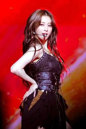 Huh Yunjin OnlyFans Leaked Free Thumbnail Picture - #9G8cwpTKLw