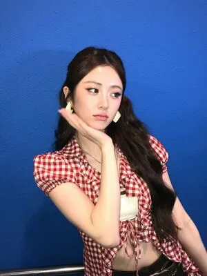 Huh Yunjin OnlyFans Leaked Free Thumbnail Picture - #B8Hnj2u7dY