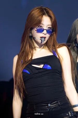 Huh Yunjin OnlyFans Leaked Free Thumbnail Picture - #CD516OP3W4