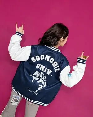 Huh Yunjin OnlyFans Leaked Free Thumbnail Picture - #DwspprYKdR