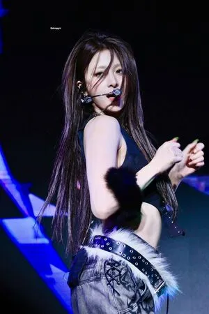 Huh Yunjin OnlyFans Leaked Free Thumbnail Picture - #E5MUCEADOb