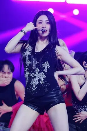 Huh Yunjin OnlyFans Leaked Free Thumbnail Picture - #FMXgvzOykI