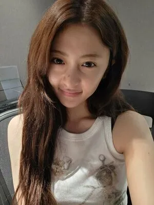 Huh Yunjin OnlyFans Leaked Free Thumbnail Picture - #HEmnErzmtv