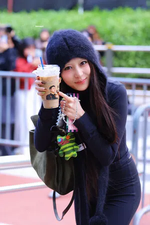 Huh Yunjin OnlyFans Leaked Free Thumbnail Picture - #KrYAXPxbs1