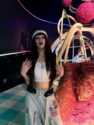 Huh Yunjin OnlyFans Leaked Free Thumbnail Picture - #LomPx8NfXu