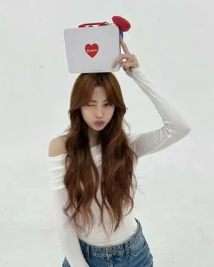Huh Yunjin OnlyFans Leaked Free Thumbnail Picture - #MIKLQscOeZ