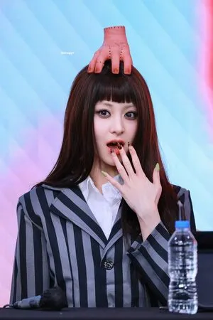 Huh Yunjin OnlyFans Leaked Free Thumbnail Picture - #PA1D7WMsSL