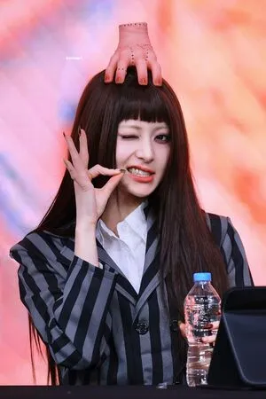 Huh Yunjin OnlyFans Leaked Free Thumbnail Picture - #PjcKkTRYbM