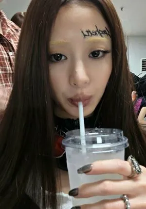 Huh Yunjin OnlyFans Leaked Free Thumbnail Picture - #T3AWMbDBET