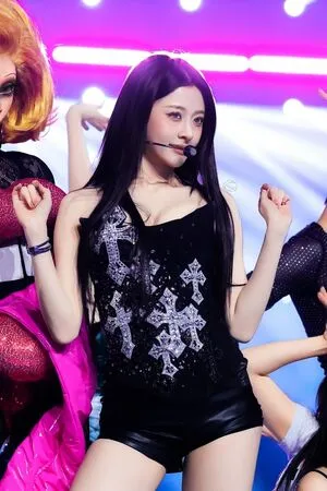 Huh Yunjin OnlyFans Leaked Free Thumbnail Picture - #T87ZlbsiVf