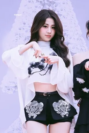 Huh Yunjin OnlyFans Leaked Free Thumbnail Picture - #YpgR4eJjf1