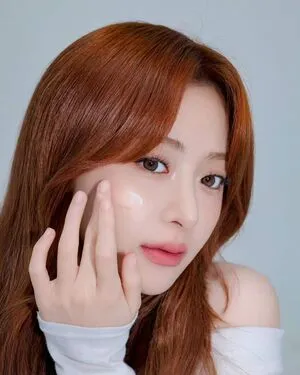 Huh Yunjin OnlyFans Leaked Free Thumbnail Picture - #aTptJZ1C7x