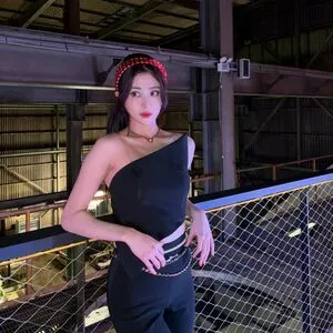 Huh Yunjin OnlyFans Leaked Free Thumbnail Picture - #bWX9QzquWF