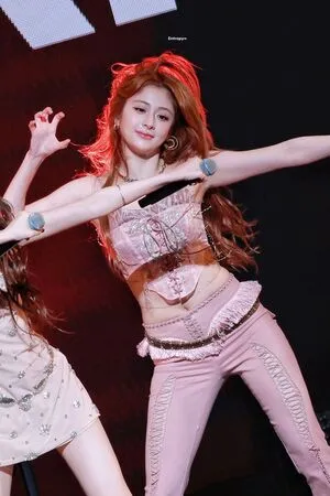 Huh Yunjin OnlyFans Leaked Free Thumbnail Picture - #blAtOBUGUL