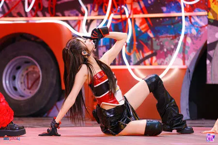 Huh Yunjin OnlyFans Leaked Free Thumbnail Picture - #dJY1RPQFgi