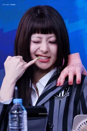 Huh Yunjin OnlyFans Leaked Free Thumbnail Picture - #eFANmIknCA